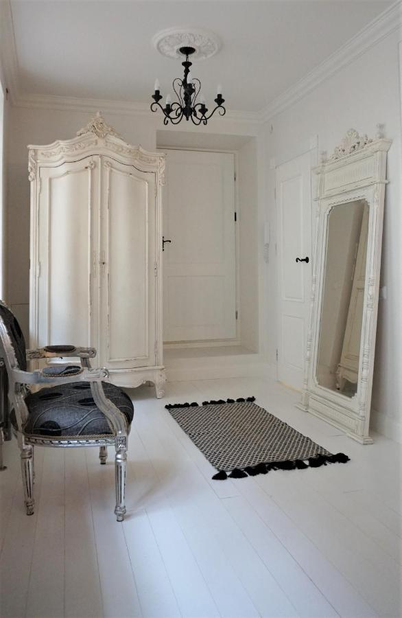 Shabby Chic - Apartment In The Heart Of Vilnius Old Town Exterior photo